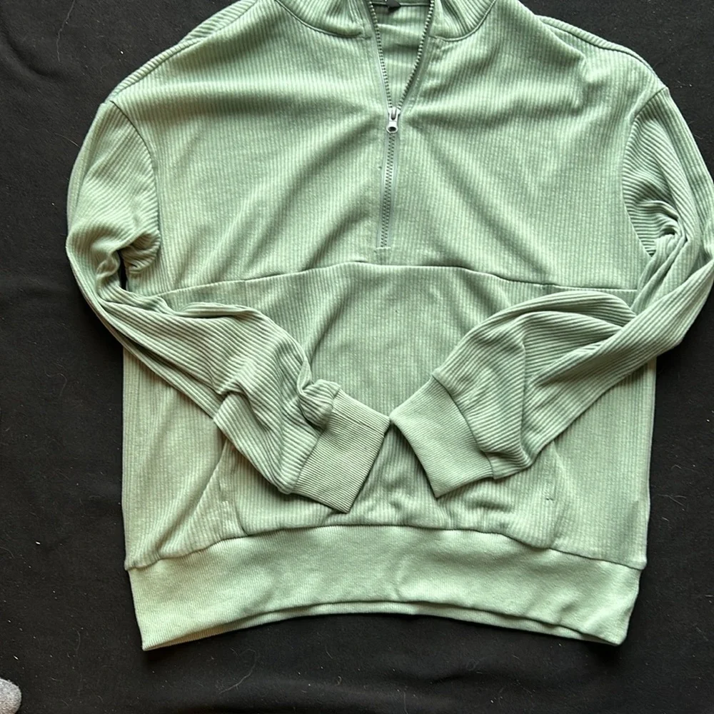 Green Ribbed Two-Piece Set - Picture 5 of 5